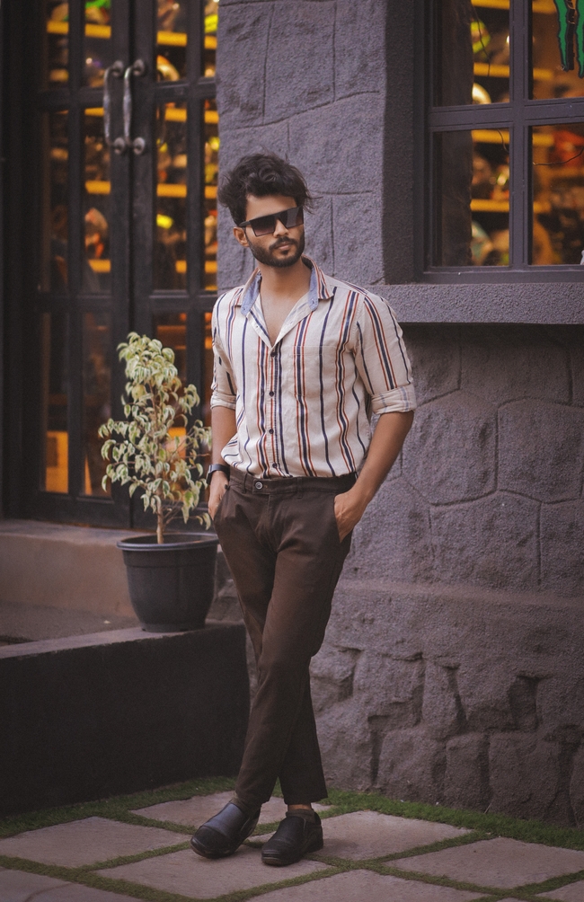 时尚型男帅哥街拍写真图片