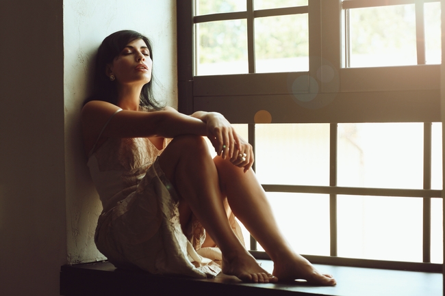 性感室内风格美女写真艺术摄影图片