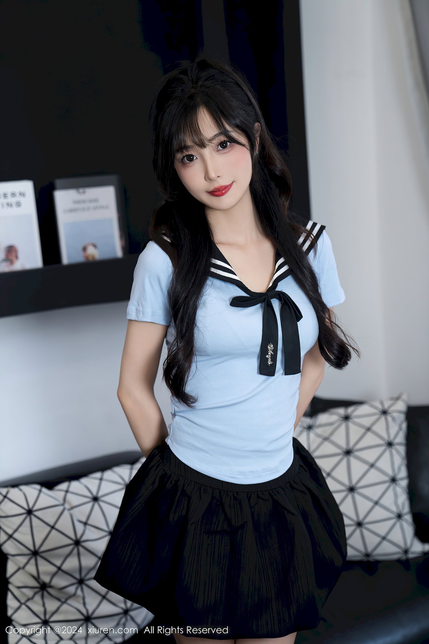 秀人网模特林星阑蓝色JK制服搭配诱人白色丝袜性感写真