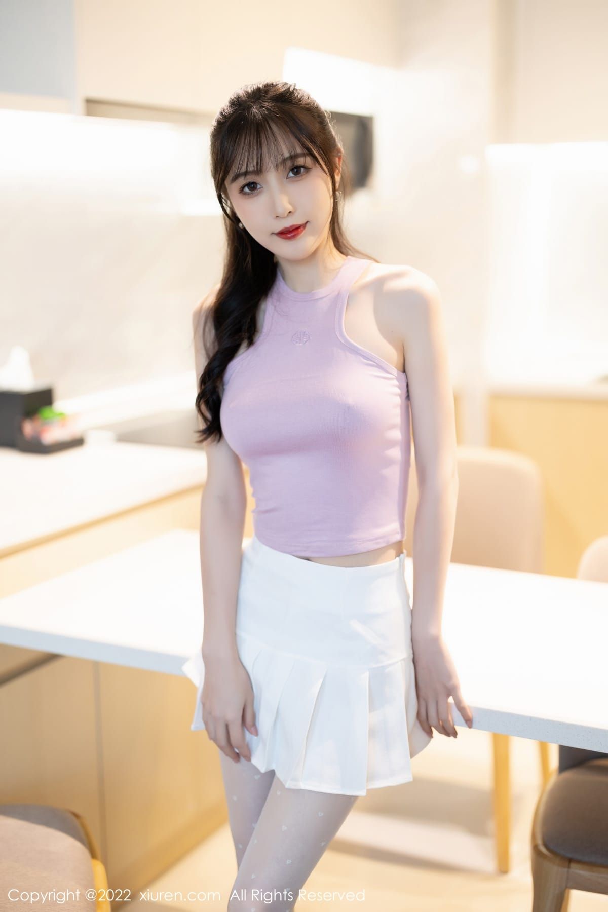 秀人网性感女神林星阑淡紫色上衣搭配白色短裙诱人写真