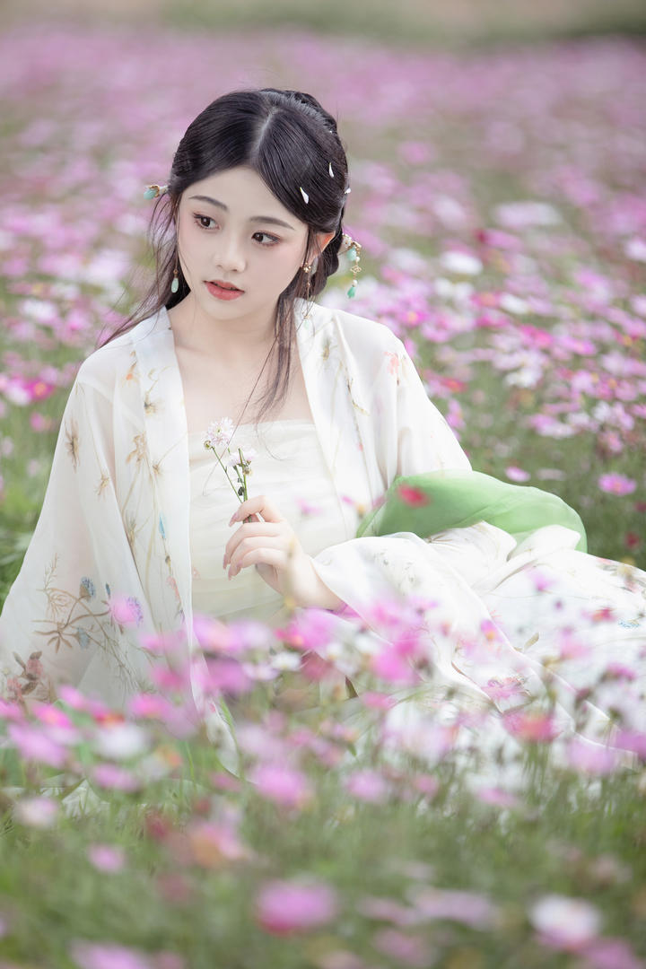 中国古风汉服美女主播高清美女壁纸图片