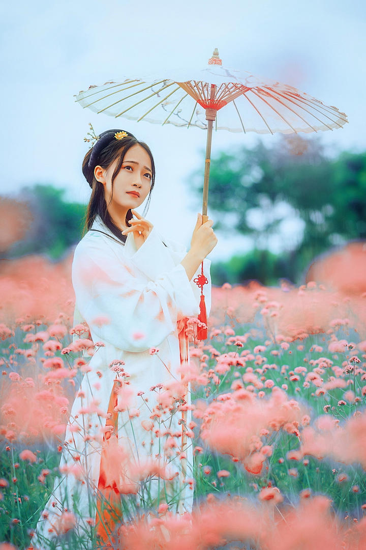 花园里的清纯古装美女艺术摄影图片