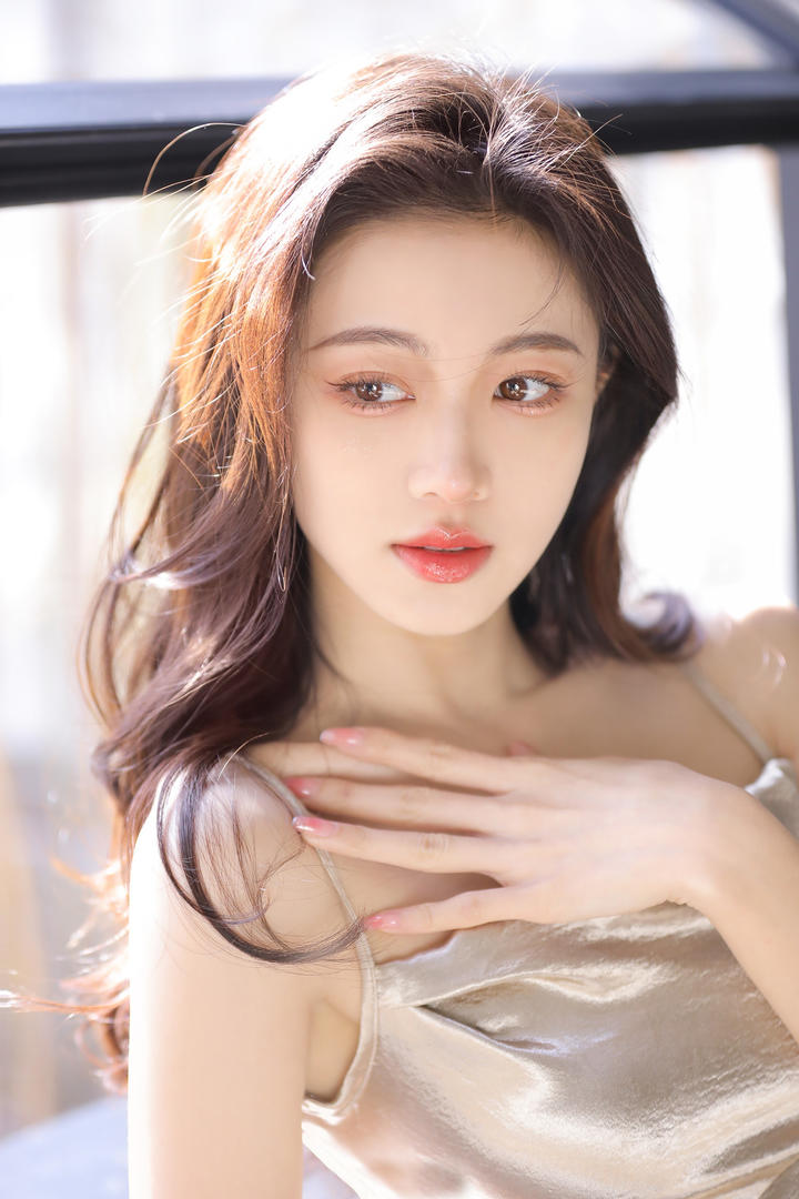 中国性感红唇气质美女高清养眼壁纸图片大全