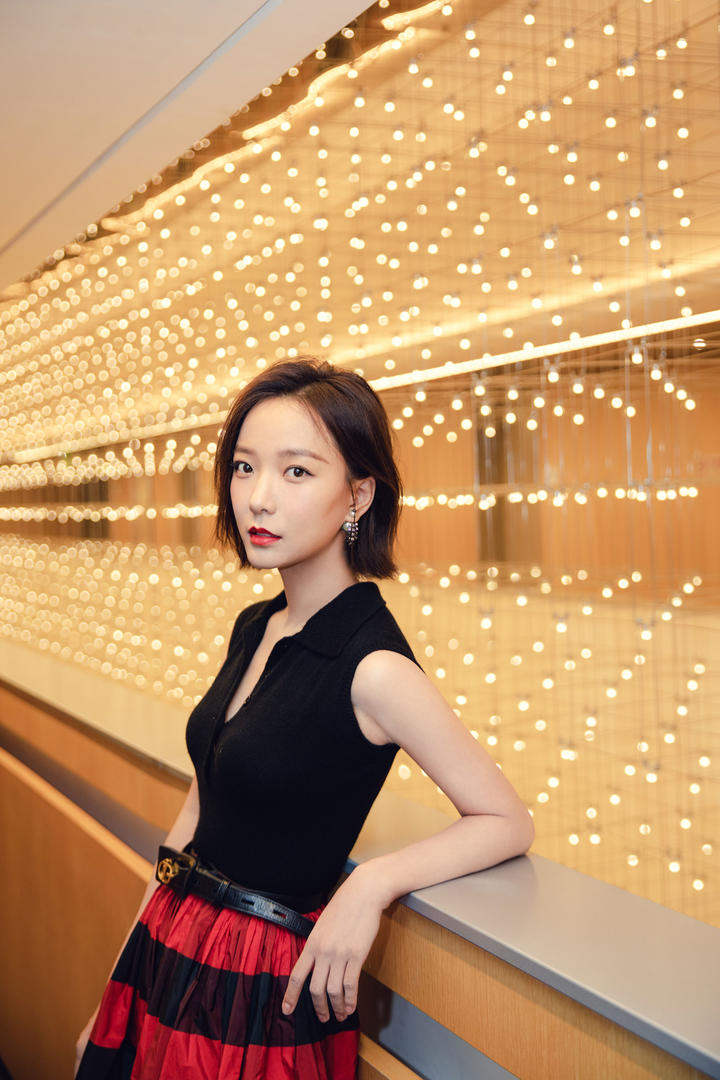 气质短发美女明星王珞丹个人写真专辑