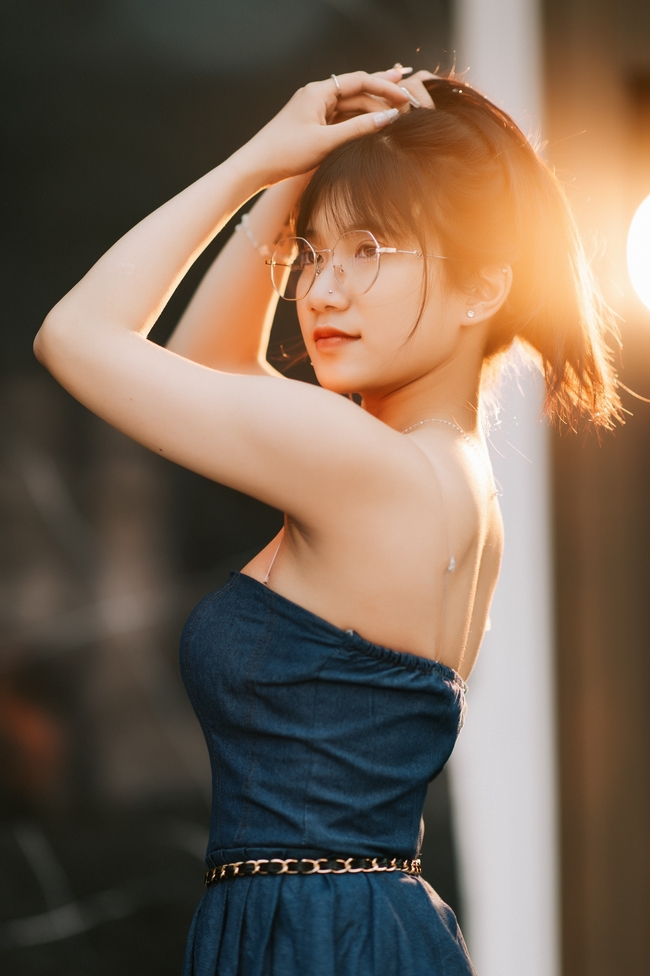 越南美女模特性感人体写真艺术照