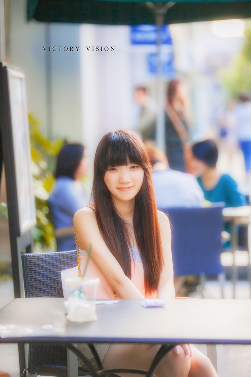 活泼可爱美女的初夏