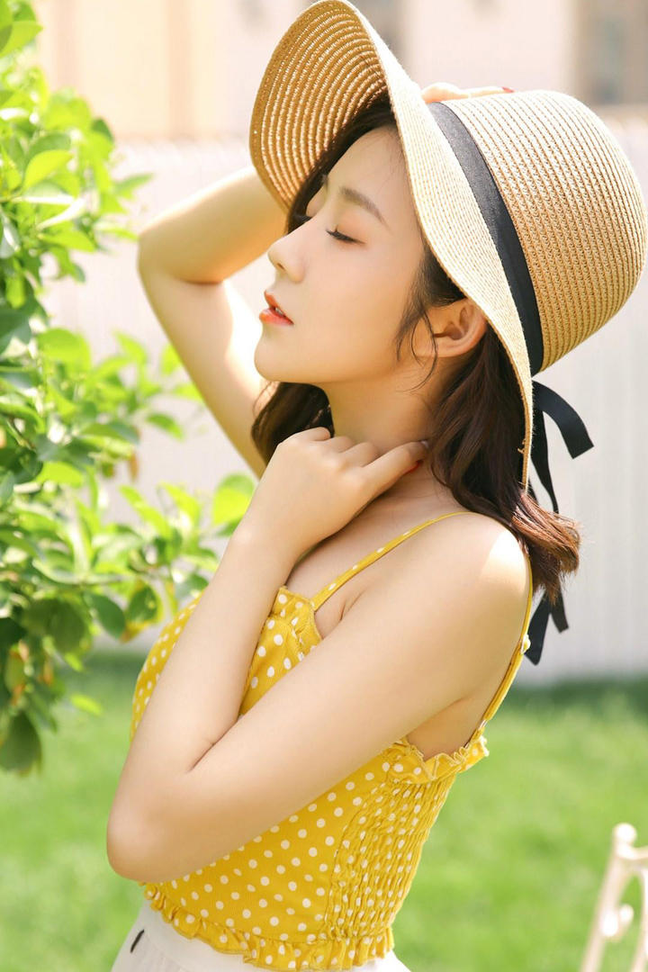 戴着帽子的极品清纯美女特写