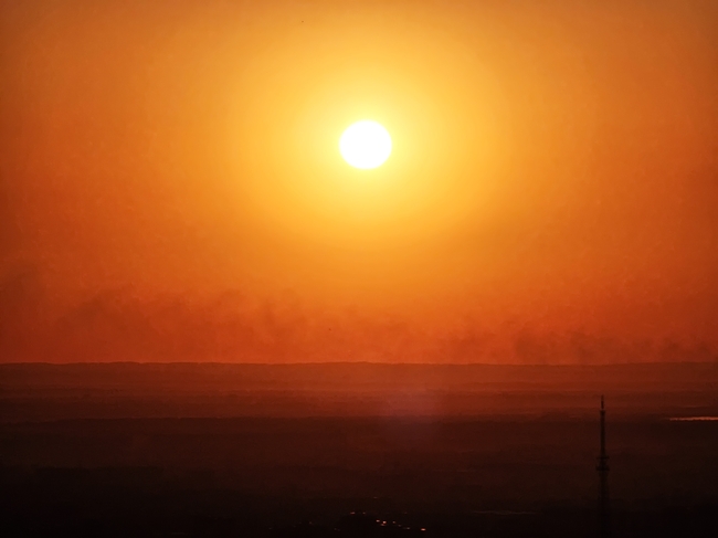 日暮黄昏天空夕阳余晖图片