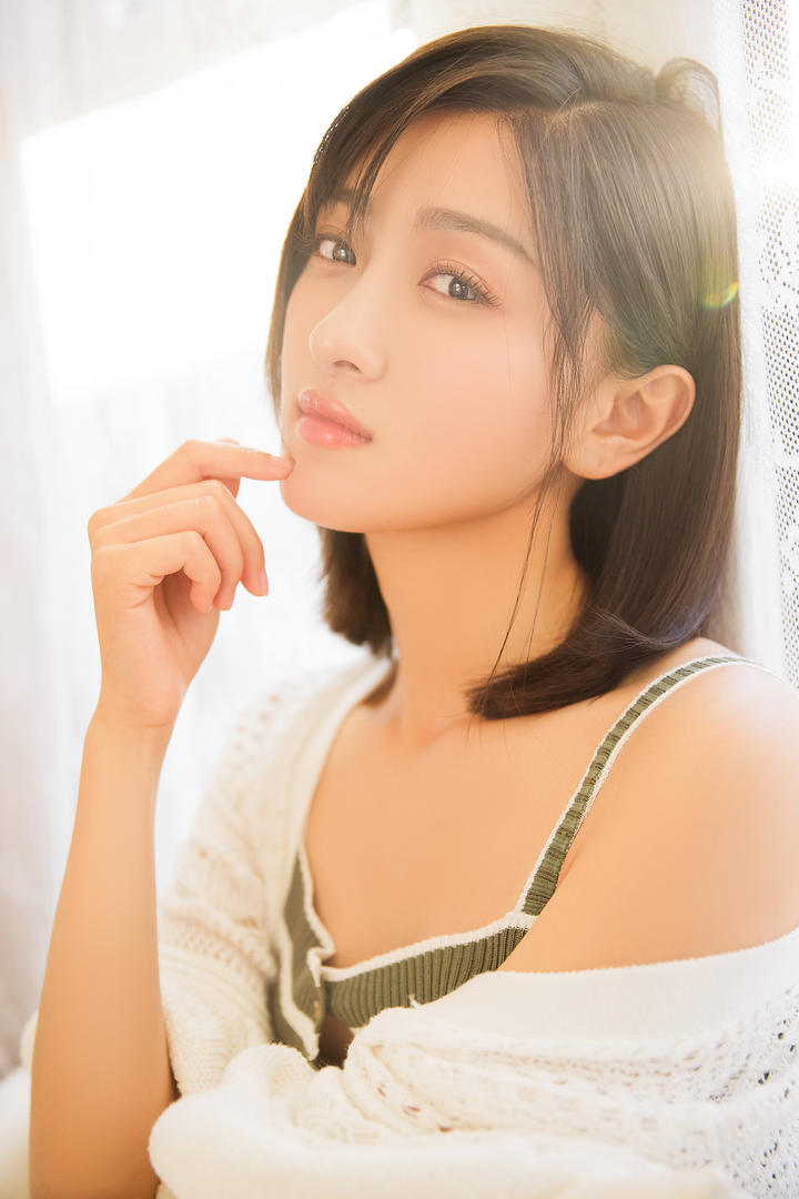 温柔清秀的短发女孩壁纸图片大全