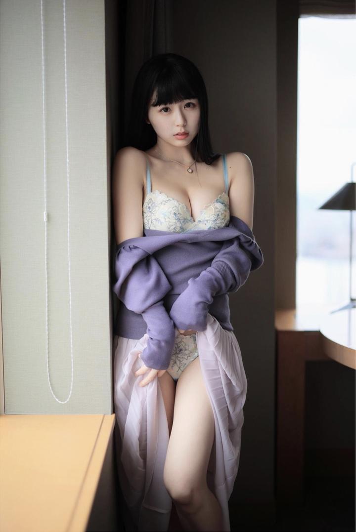 掀起裙子的性感美女798艺术写真图片