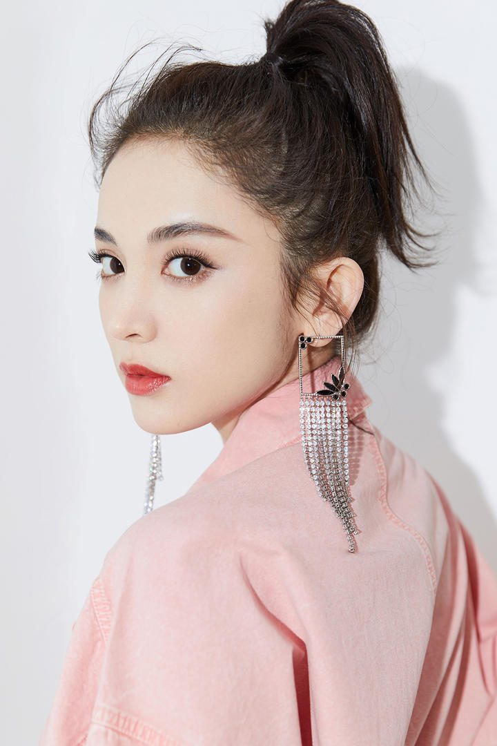 大眼睛气质女星古力娜扎写真