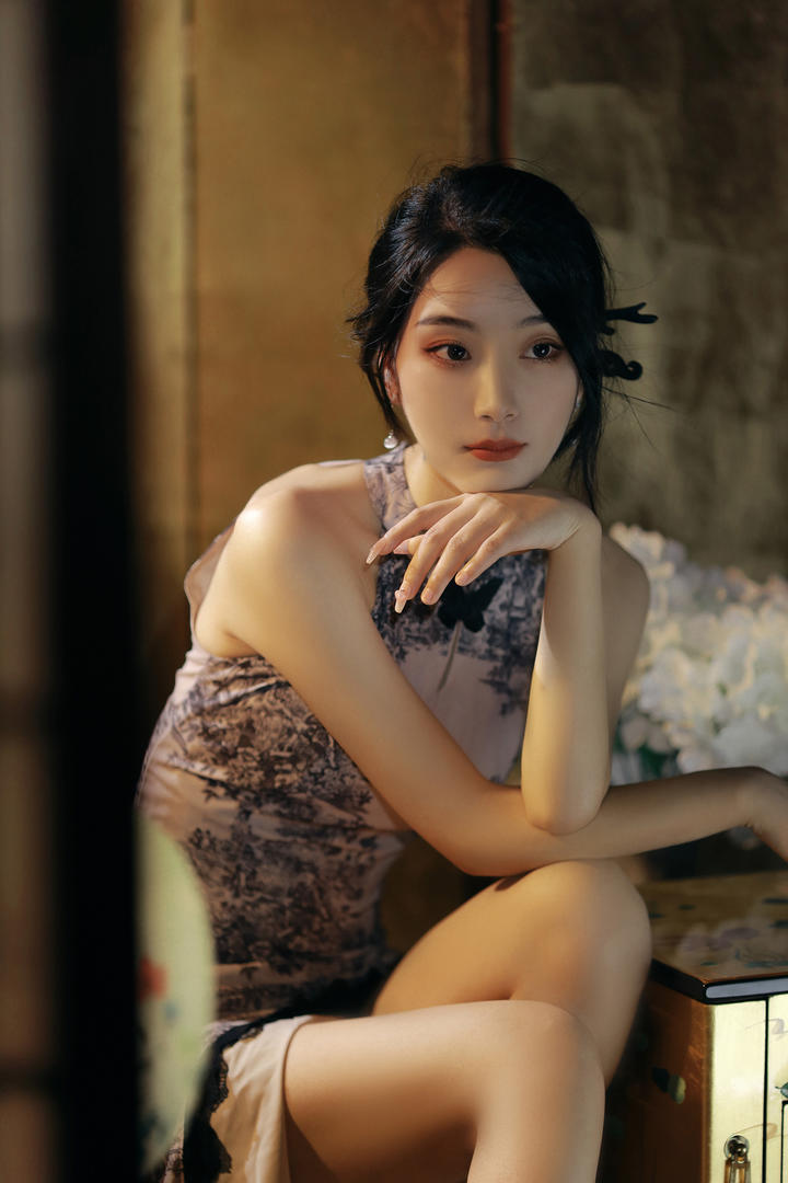 气质优雅的古典旗袍美女高清壁纸图片