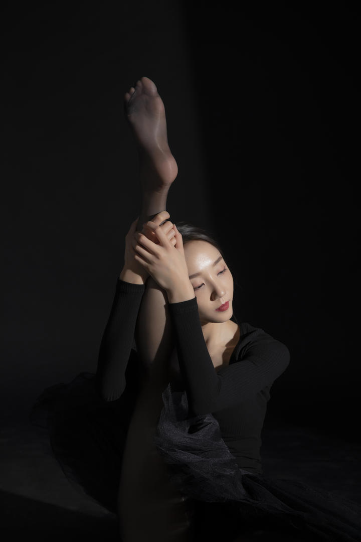 高清跳舞的美女清清个人写真艺术照图片免费下载