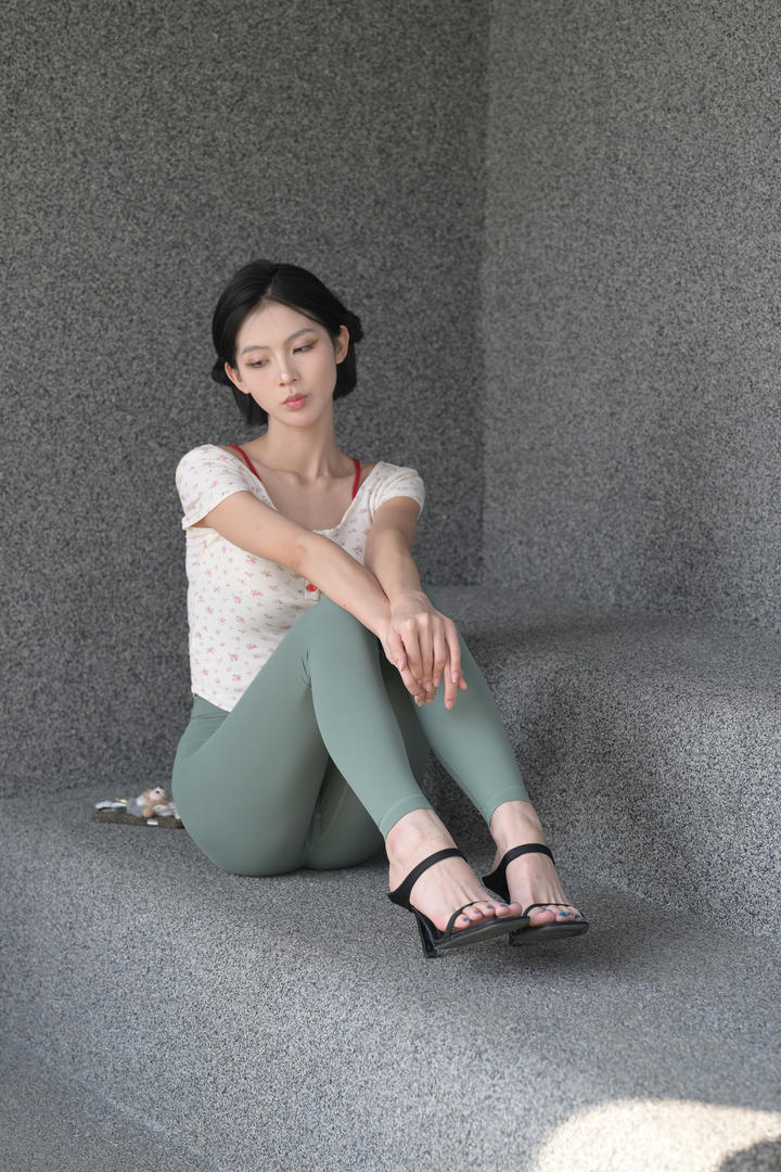 超薄瑜伽裤美女图片