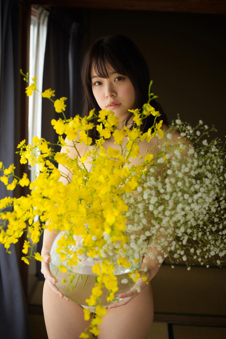 日本捧黄色花av高清美女祼照免费下载