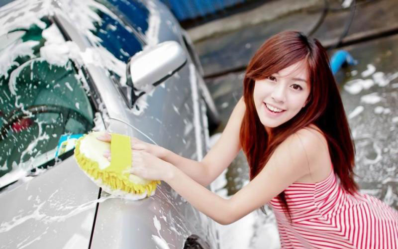 洗车美眉好活泼可爱
