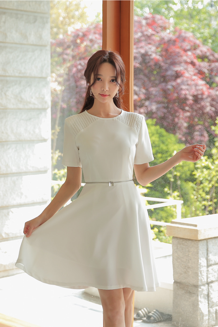 穿着连衣裙的韩国美女朴秀妍高清图片