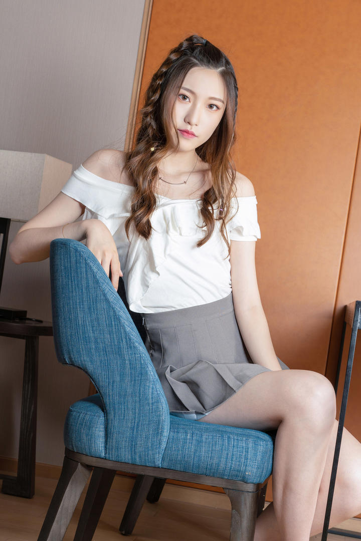 精选国产推女郎图片芊芊超短裙美女高清写真集