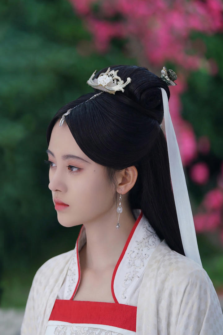 清纯古装美女明星鞠婧祎写真图片下载
