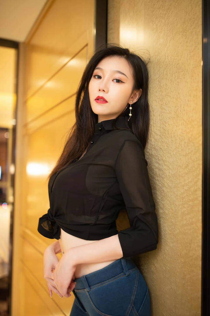 黑色露脐装美女模特安然国产美女自拍写真套图