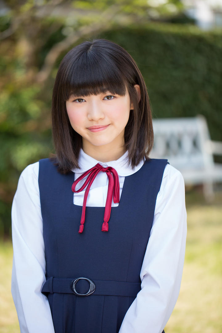 穿着校服的日本清纯美女特写图片