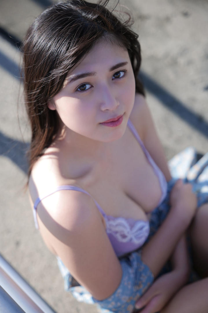 4K高清胸很大的日本美女壁纸照片下载