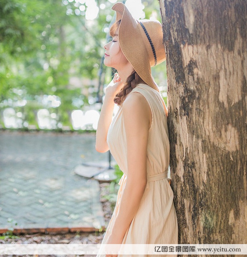 清纯美女户外俏丽多姿唯美性感写真