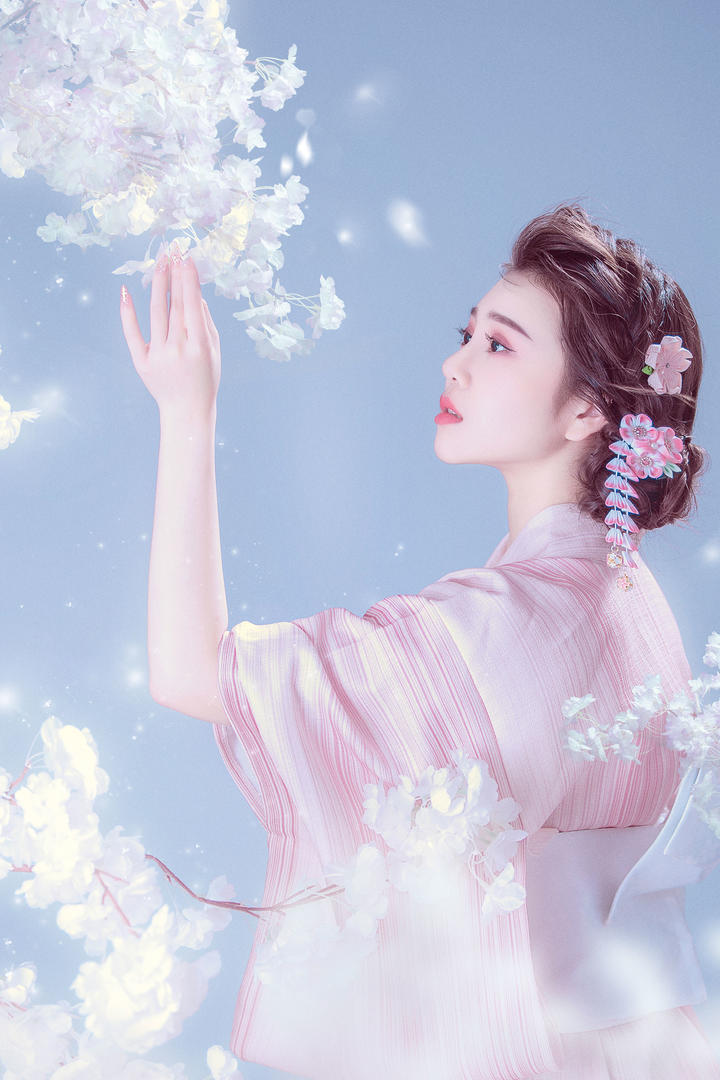 樱花树下的日本和服美女艺术摄影图片