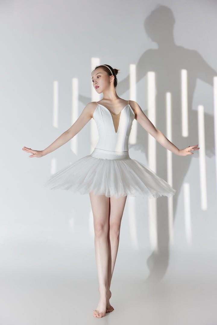 韩国美女跳芭蕾舞高清图片