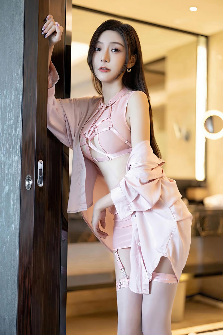 国产精品久久久久无码AV美女王馨瑶大胆写真图片