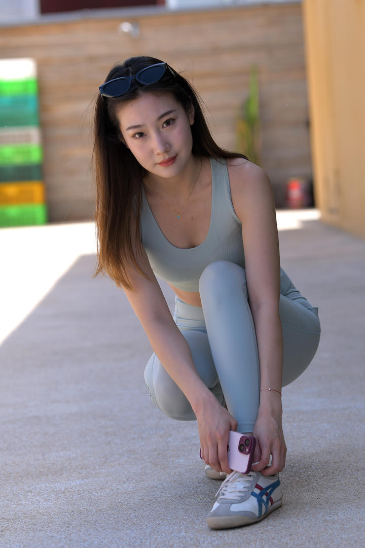 街拍紧身裤美女国产手机精品一区在线观看