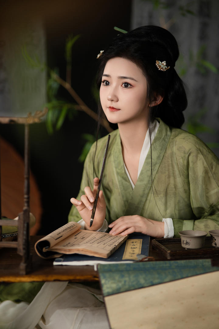 国潮古装汉服美女高清唯美艺术照图片