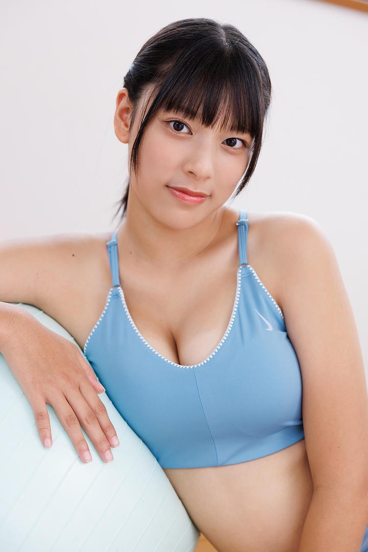 日本00后模特瑜伽裤写真 冰丝高弹力裤塑形效果实测图片