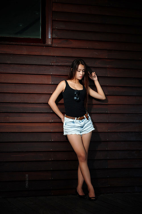 性感热辣的妖娆美女街拍