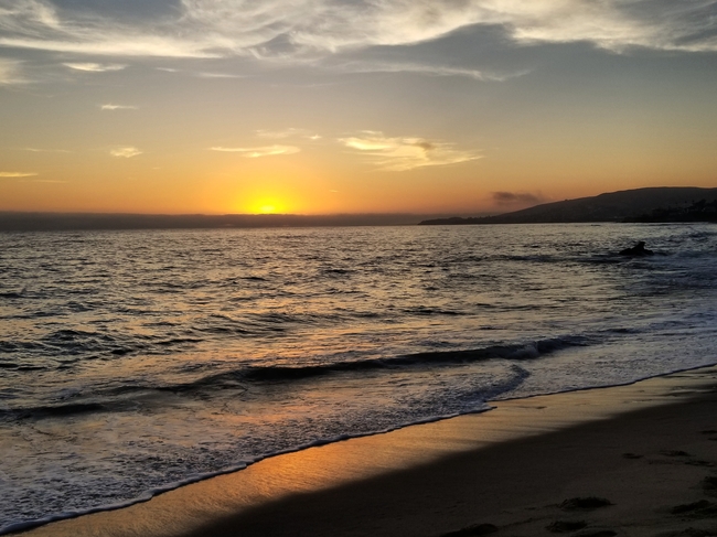 黄昏夕阳海边风景图片