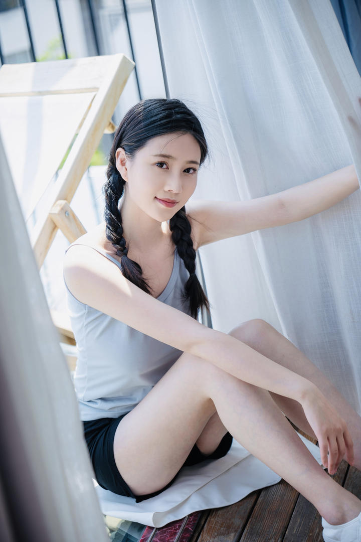 清纯漂亮的邻家女孩私密写真图片