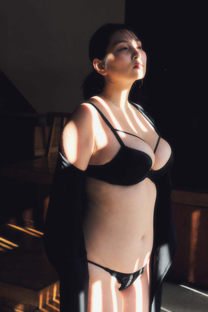 韵味日本大胸美女妈妈内衣性感写真图片