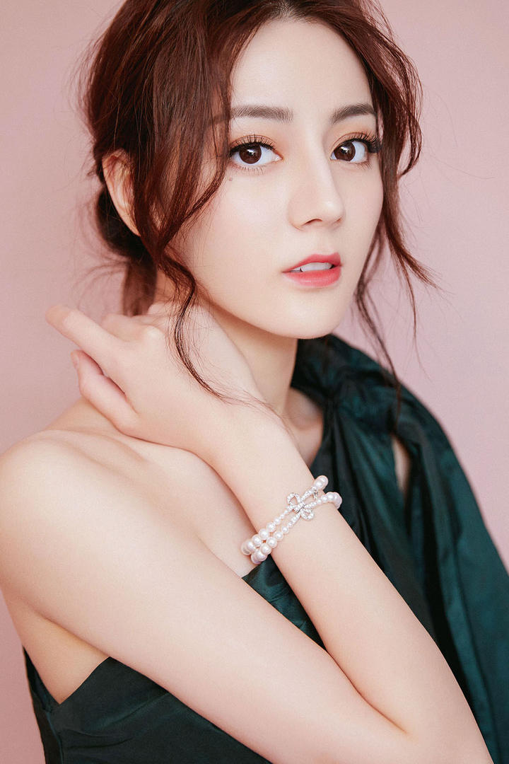 性感气质女星迪丽热巴高清写真