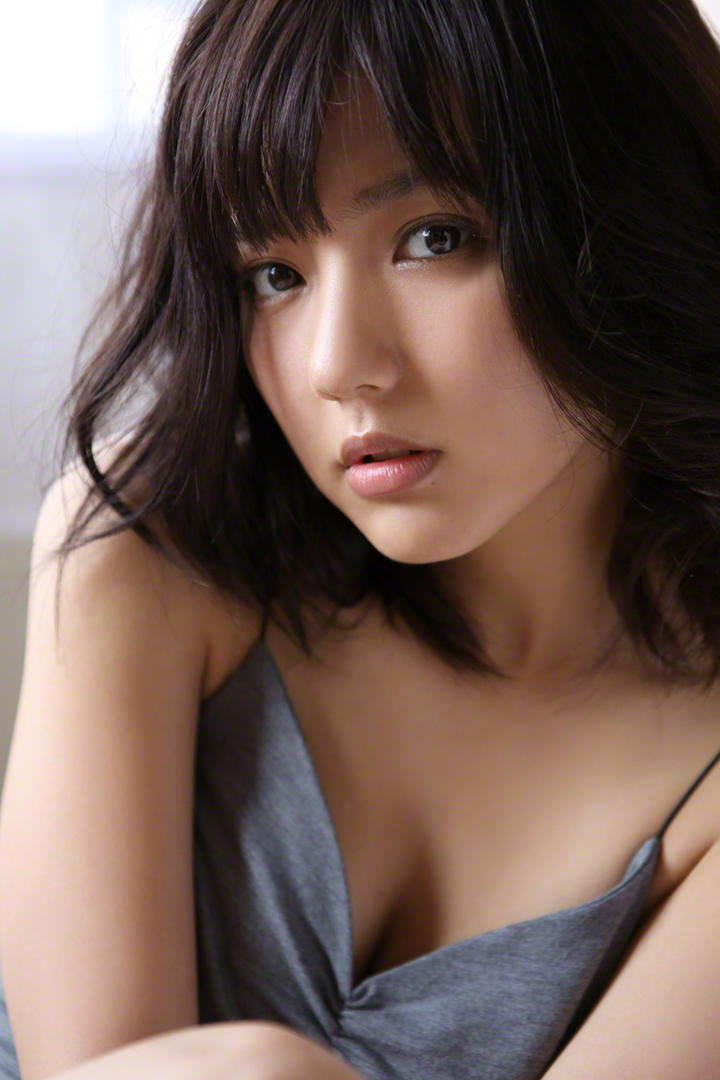 高清日本在线性感吊带美女写真图片