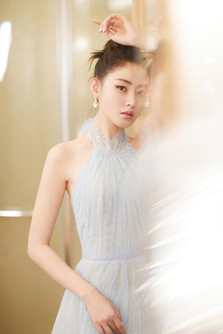 国产女星张天爱优雅艺术照图片