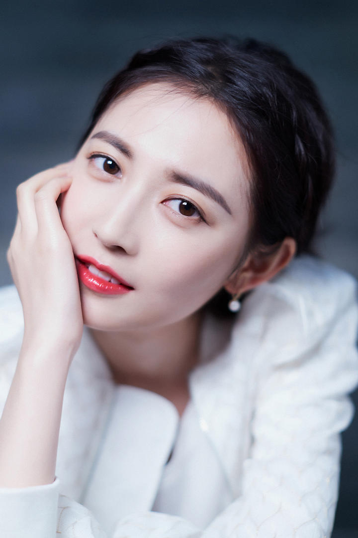 美艳动人的高清美女明星壁纸陈钰琪特写图片