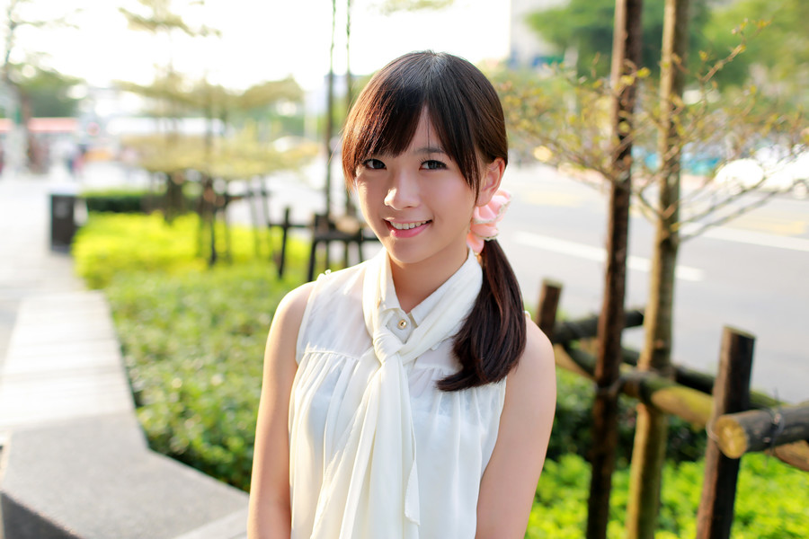 清纯甜美可爱MM迷人街拍