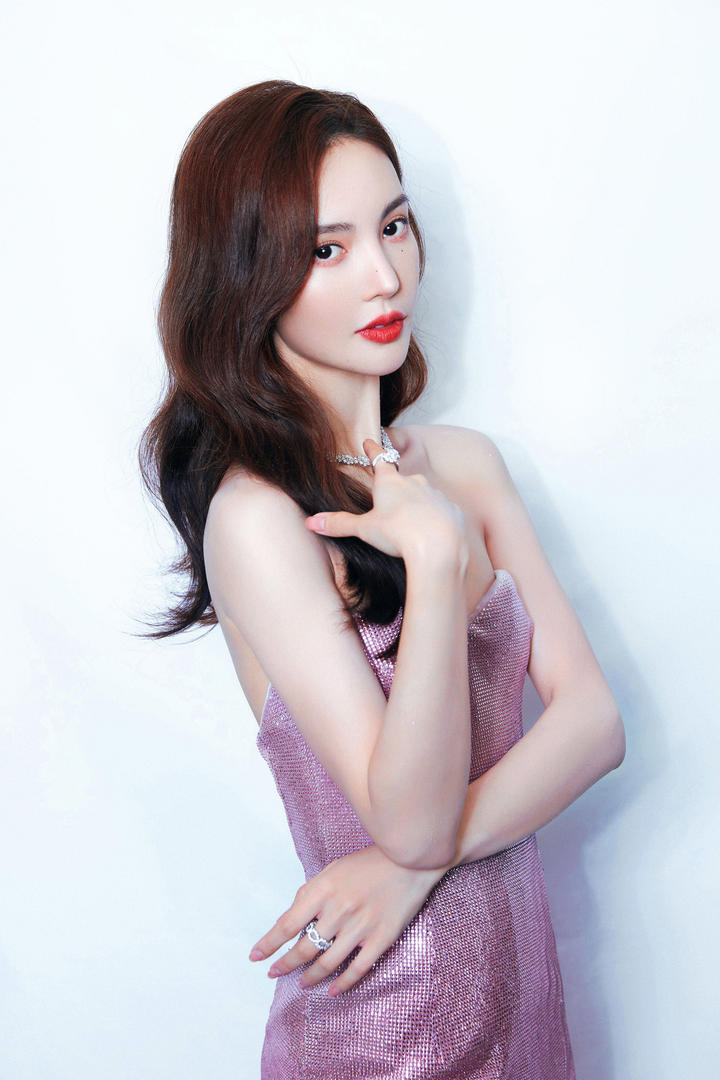 中国气质美女明星金晨个人性感写真图片