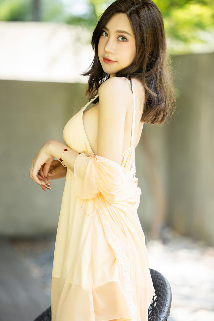 高清穿着内衣的清纯美女绮里嘉写真图片