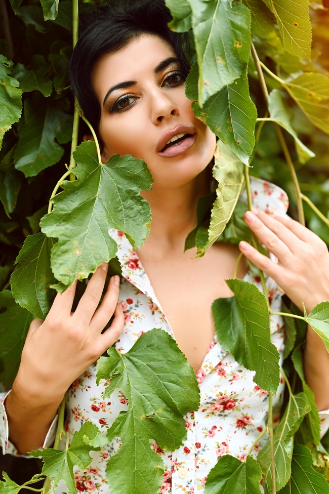 欧美时尚碎花风格美女人体写真艺术图片