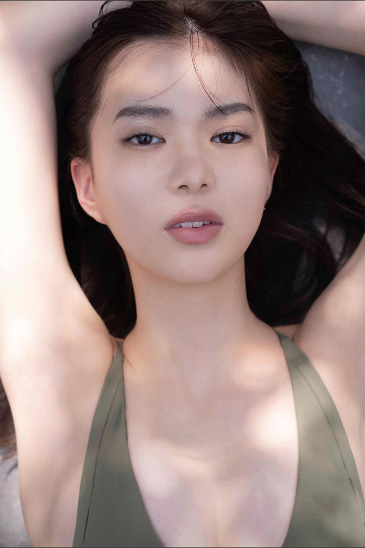 日韩泳装美女性感销魂图库