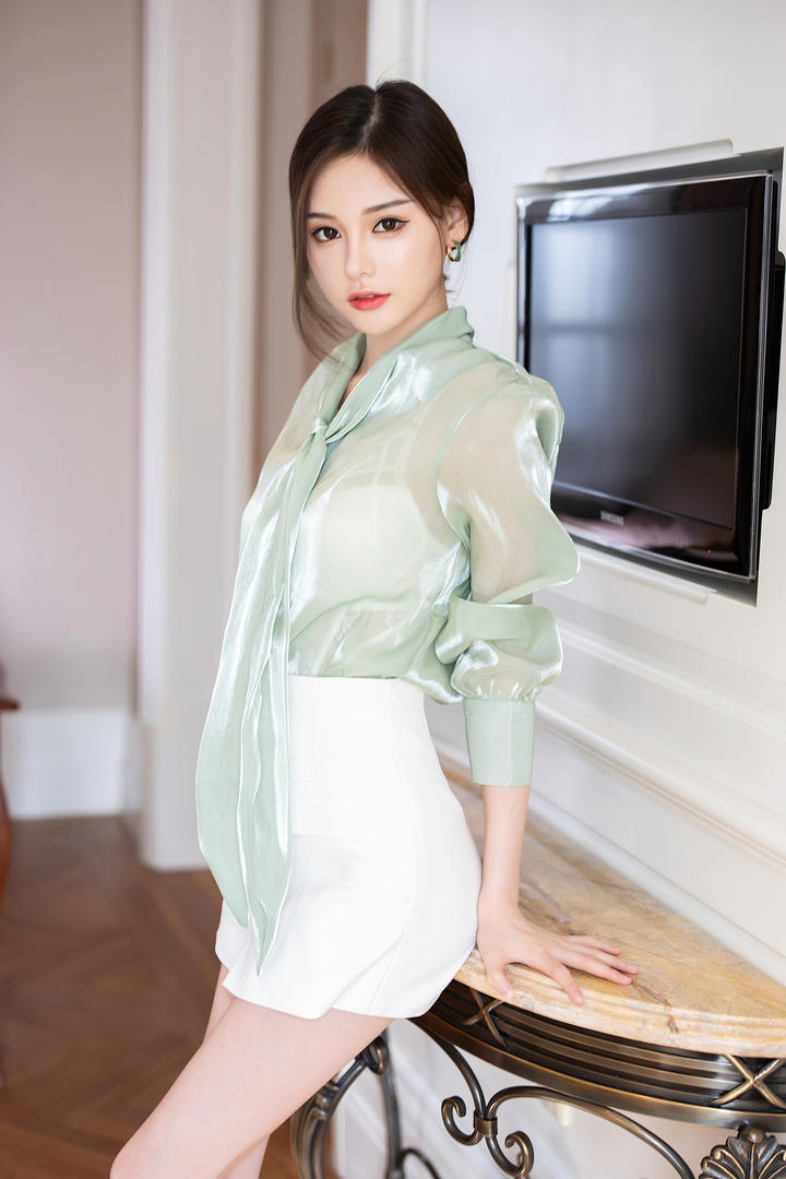 穿着白色超短裙的美女图片131小夕图片