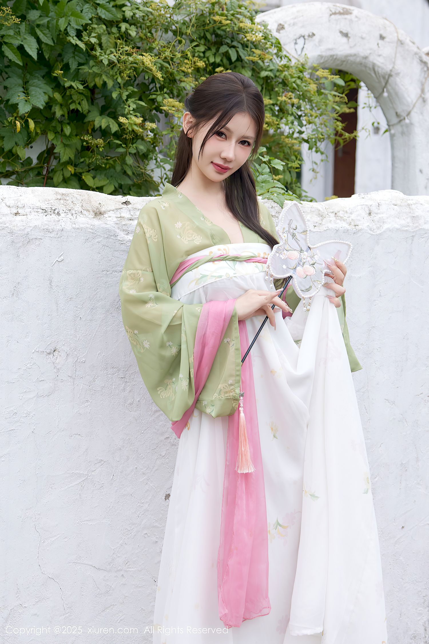 秀人网模特尹甜甜sunny汉服装扮中秋主题上海旅拍