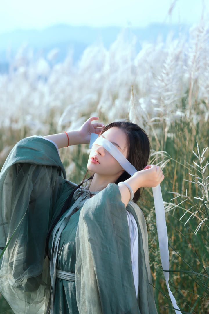 蒙着眼睛的清纯古装美女唯美艺术照图片欣赏