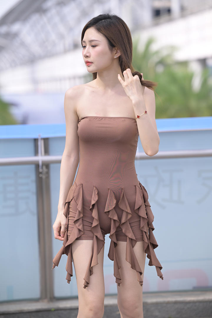 国产紧身瑜伽裤美女模特高清壁纸图片